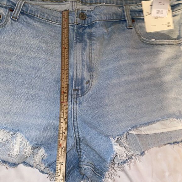 ABERCROMBIE & FITCH Women's The Mom Short Denim High Rise Raw Hem Size 35/20 NWT - Picture 8 of 10